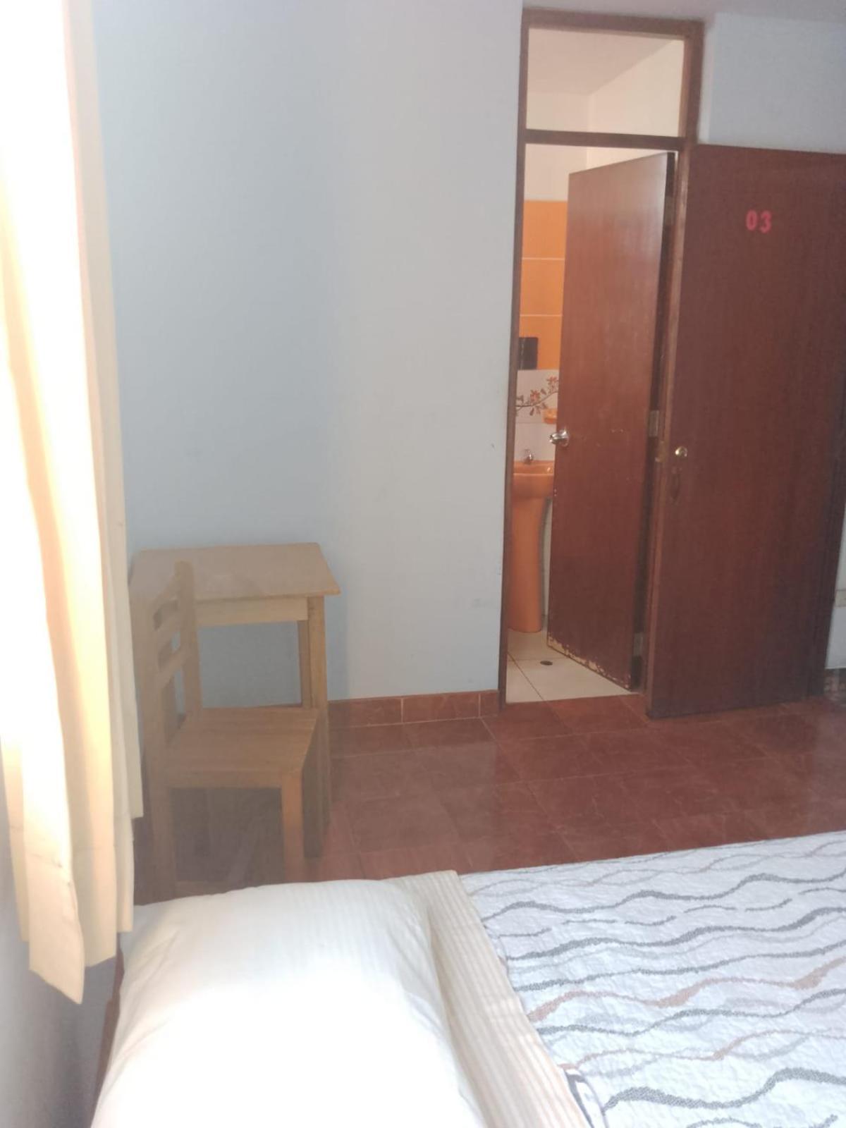 Lola Hosting Hotel Хуанчако Стая снимка